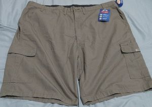 Wrangler tan cargo shorts size 46 multi pocket